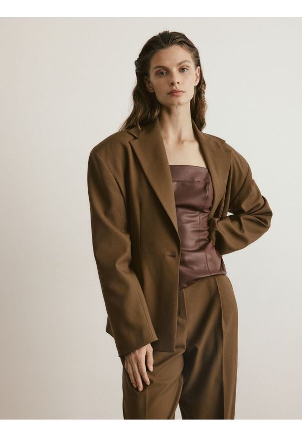 Reserved - Top z imitacji skóry - brązowy. Kolor: brązowy. Materiał: skóra