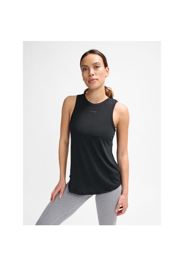 Damski tank top Hummel MT Vanja. Kolor: czarny. Materiał: materiał, poliester, dzianina, bawełna. Długość rękawa: bez rękawów. Wzór: nadruk. Sport: fitness