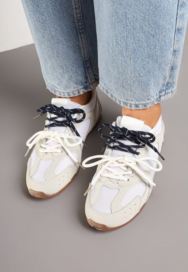 Born2be - Beżowo-Szare Sneakersy z Ozdobnymi Przeszyciami i Kontrastowymi Sznurówkami Ilivrella. Okazja: na co dzień. Kolor: beżowy. Materiał: jeans