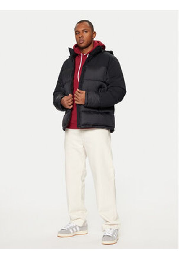 Champion Kurtka zimowa 220346 Czarny Regular Fit. Kolor: czarny. Materiał: syntetyk. Sezon: zima
