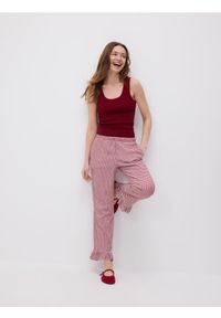 Reserved - Bluzka na ramiączkach z wiskozą - karminowy. Kolor: czerwony. Materiał: wiskoza. Długość rękawa: na ramiączkach #1