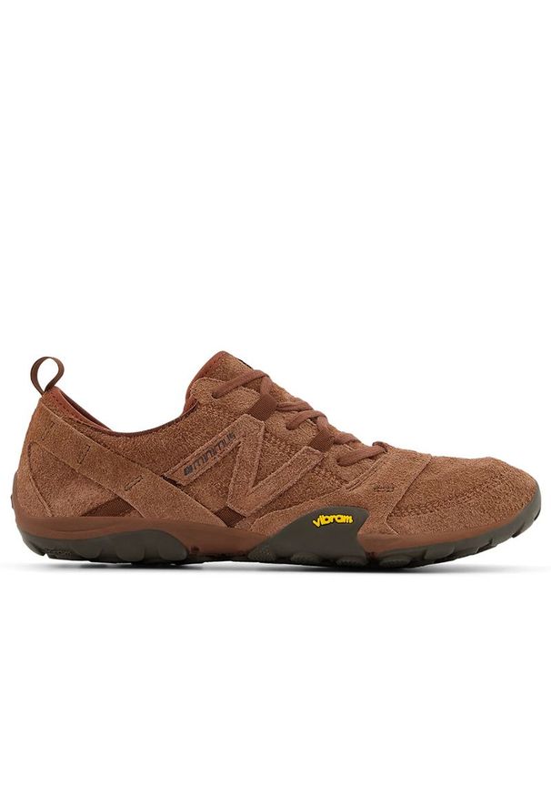 Buty unisex New Balance Minimus MT10OPR - brązowe. Zapięcie: sznurówki. Kolor: brązowy. Materiał: zamsz, guma. Szerokość cholewki: normalna. Sport: bieganie