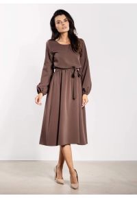 Infinite You - Elegancka sukienka rozkloszowana z długim rękawem brązowa. Kolor: czarny, brązowy. Długość rękawa: długi rękaw. Styl: elegancki #1