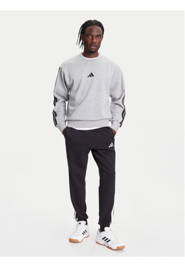 Adidas - adidas Bluza Essentials 3-Stripes JE6308 Szary Regular Fit. Kolor: szary. Materiał: bawełna