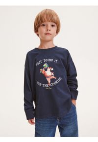 Reserved - Świąteczny longsleeve oversize - granatowy. Kolor: niebieski. Materiał: dzianina, bawełna. Długość rękawa: długi rękaw. Styl: wizytowy