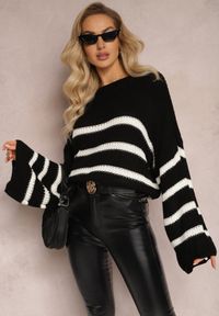 Renee - Czarny Sweter z Dzianiny w Paski z Obszernymi Rękawami Gotara. Kolor: czarny. Materiał: dzianina. Wzór: paski