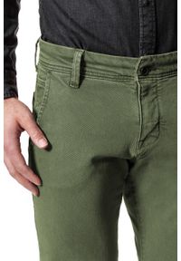 Mustang - MUSTANG SPODNIE MĘSKIE 5P CHINO DUSKY GREEN 1006701 6287. Wzór: aplikacja #6