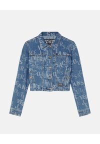 Versace Jeans Couture - VERSACE JEANS COUTURE - Jeansowa kurtka z logo. Kolor: niebieski. Materiał: materiał. Długość rękawa: długi rękaw. Długość: długie. Wzór: aplikacja. Styl: klasyczny