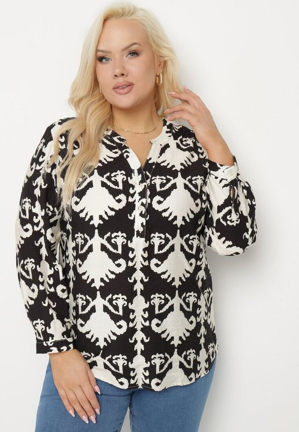Born2be - Czarna Koszula z Wiskozą w Ornamentalny Wzór z Dekoltem w Serek Iladelle. Okazja: na co dzień, na spacer. Typ kołnierza: dekolt w serek. Kolekcja: plus size. Kolor: czarny. Materiał: wiskoza. Długość rękawa: długi rękaw. Długość: długie. Styl: casual, elegancki