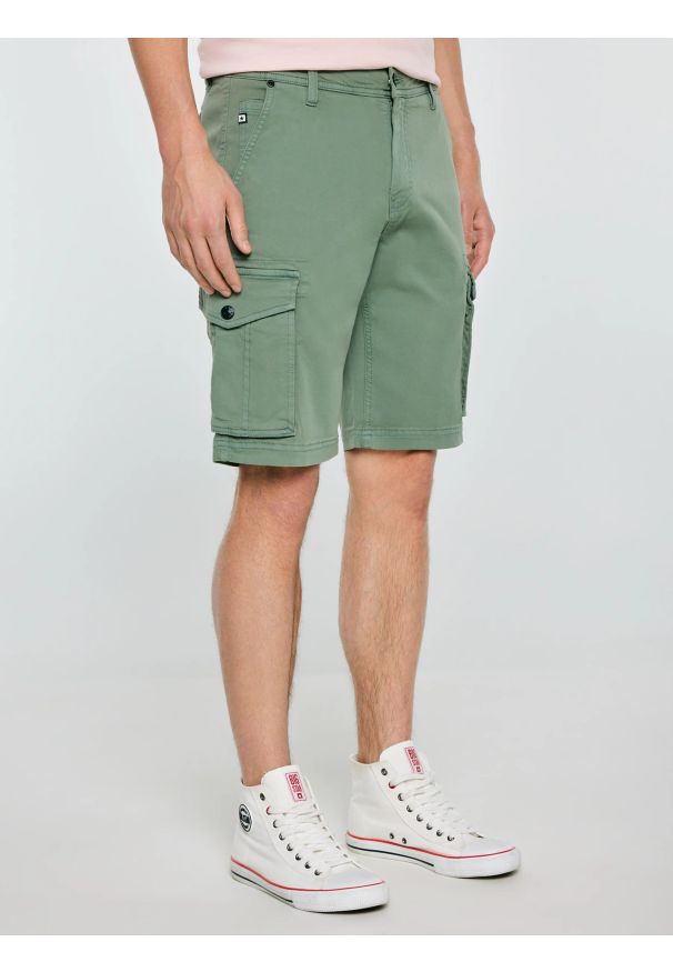 Big-Star - Szorty męskie z kieszeniami cargo khaki Morrise 303. Okazja: na co dzień. Kolor: zielony. Materiał: elastan, materiał, bawełna. Styl: sportowy, casual