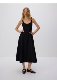 Reserved - Sukienka midi - czarny. Kolor: czarny. Materiał: tkanina. Wzór: gładki. Długość: midi