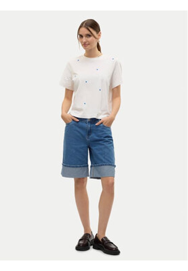 Vero Moda T-Shirt Solvei 10325318 Biały Regular Fit. Kolor: biały. Materiał: bawełna