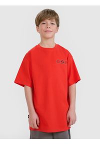 4f - 4F T-shirt oversize z nadrukiem chłopięcy - czerwony 158 (12-13 lat). Okazja: na co dzień. Kolor: czerwony. Materiał: dzianina, bawełna, jersey. Długość rękawa: krótki rękaw. Długość: krótkie. Wzór: nadruk. Sezon: lato. Styl: klasyczny, sportowy, casual
