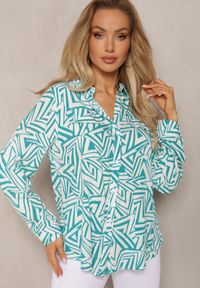 Renee - Zielono-Biała Koszula z Wiskozy w Geometryczny Print Jacelyn. Okazja: na co dzień. Typ kołnierza: dekolt w serek, kołnierzyk klasyczny. Kolor: zielony. Materiał: wiskoza. Wzór: geometria, nadruk. Styl: klasyczny, elegancki, casual #4