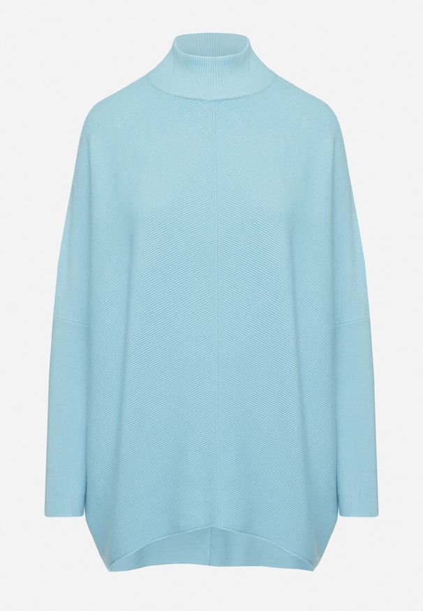 Born2be - Jasnoniebieski Sweter Typu Nietoperz z Półgolfem Lekko Asymetryczny Vitiella. Okazja: na co dzień. Kolor: niebieski. Materiał: jeans. Długość rękawa: długi rękaw. Długość: długie. Styl: elegancki, casual
