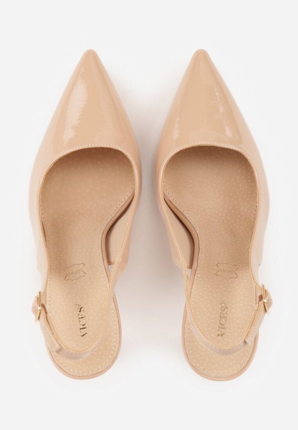 Renee - Ciemnobeżowe Szpilki Slingback VICES z Lakierowanym Połyskiem i Skórzaną Wkładką Marinja. Nosek buta: szpiczasty. Kolor: beżowy. Materiał: lakier, skóra. Obcas: na szpilce. Styl: elegancki, wizytowy