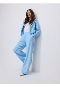 Reserved - Rozpinana bluza - jasnoniebieski. Kolor: niebieski. Materiał: dzianina, bawełna #1