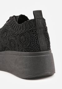 Renee - Czarne Sneakersy Boho na Platformie Zdobione Plecionym Wzorem Abilama. Kolor: czarny. Materiał: jeans, zamsz. Szerokość cholewki: normalna. Wzór: aplikacja. Obcas: na platformie #8