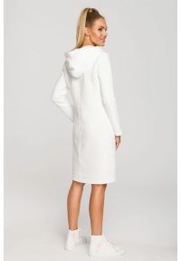 Sukienki.shop - Sukienka jak długa bluza z kapturem ecru bawełna premium. Okazja: na spacer, na co dzień. Typ kołnierza: kaptur. Materiał: bawełna. Typ sukienki: sportowe. Styl: casual, sportowy. Długość: maxi #2