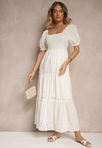 Renee - Biała Sukienka z Bawełny Ozdobiona Haftem Iffirina. Okazja: na co dzień. Kolor: biały. Materiał: bawełna. Wzór: haft, aplikacja. Styl: casual