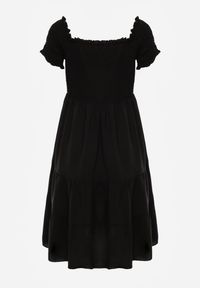 Renee - Czarna Letnia Sukienka z Bawełny o Fasonie Hiszpanki z Rozkloszowanymi Falbanami Lorania. Okazja: na co dzień. Typ kołnierza: dekolt hiszpanka. Kolor: czarny. Materiał: bawełna. Wzór: aplikacja. Sezon: lato. Styl: casual, elegancki #8