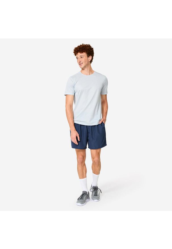 DOMYOS - Koszulka fitness męska Domyos krótki rękaw. Kolor: szary. Materiał: poliester, materiał. Długość rękawa: krótki rękaw. Długość: krótkie. Sport: fitness