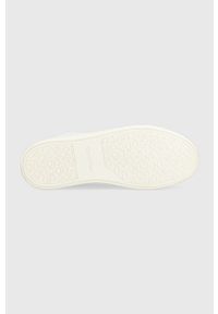 Calvin Klein sneakersy skórzane kolor biały. Nosek buta: okrągły. Zapięcie: sznurówki. Kolor: biały. Materiał: guma