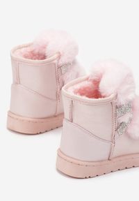 Born2be - Różowe Śniegowce Ryroris. Nosek buta: okrągły. Zapięcie: bez zapięcia. Kolor: różowy. Materiał: futro, materiał, guma. Szerokość cholewki: normalna. Sezon: zima