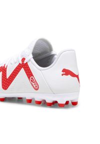 Buty piłkarskie dla dzieci Puma Future Play Mg Jr. Zapięcie: sznurówki. Kolor: biały, czerwony, wielokolorowy. Materiał: guma, materiał, syntetyk. Szerokość cholewki: normalna. Sport: piłka nożna