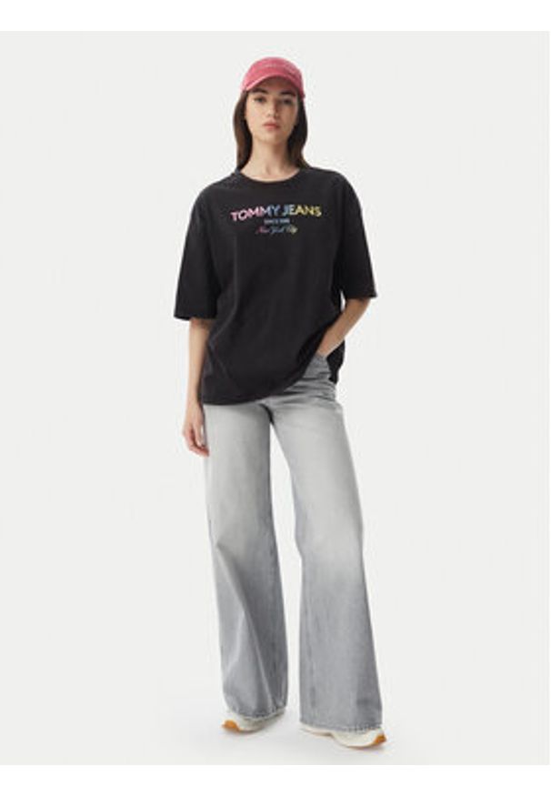 Tommy Jeans T-Shirt DW0DW22803 Czarny Oversize. Kolor: czarny. Materiał: bawełna