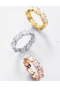 OBJEKTS - Srebrny pierścionek z kamieniem ozdobnym. Materiał: srebrne. Kolor: srebrny. Wzór: aplikacja. Kamień szlachetny: kryształ