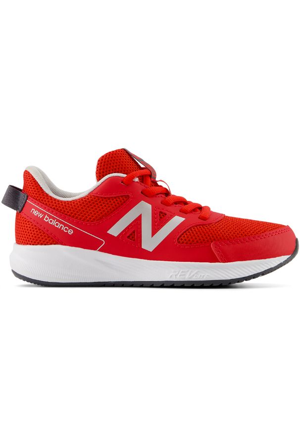 Buty dziecięce New Balance YK570TR3 – czerwone. Okazja: na uczelnię, na co dzień. Zapięcie: sznurówki. Kolor: czerwony. Materiał: guma, syntetyk, materiał. Szerokość cholewki: normalna. Sport: turystyka piesza, bieganie