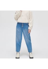 Cropp - Niebieskie jeansy slouchy - Niebieski. Kolor: niebieski #1