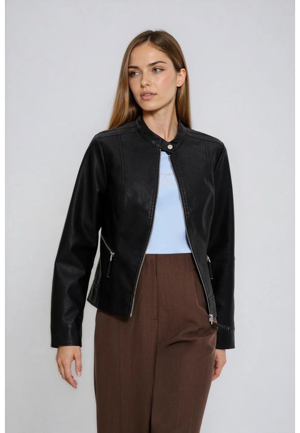 MOODO - Kurtka z imitacji skóry czarna. Kolor: czarny. Materiał: skóra