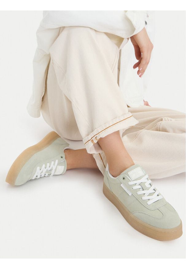 Guess Jeans Sneakersy CWBEO-V12-1219-25WC1051 Zielony jasny. Kolor: zielony. Materiał: skóra, zamsz