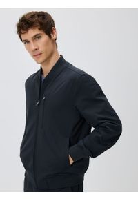 Reserved - Kurtka bomberka - czarny. Kolor: czarny. Materiał: materiał. Wzór: gładki #1