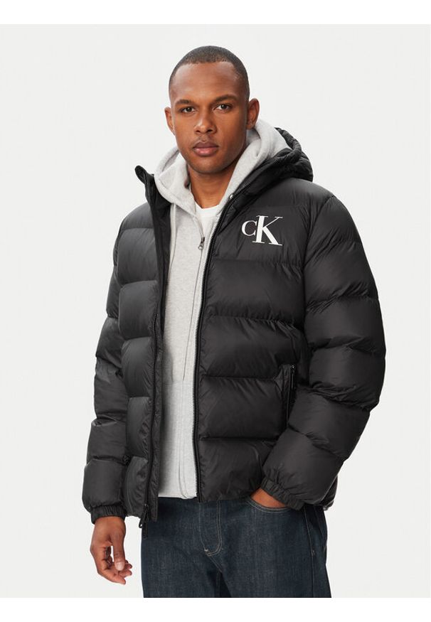 Calvin Klein Jeans Kurtka zimowa LV04RG513G Czarny Regular Fit. Kolor: czarny. Materiał: syntetyk. Sezon: zima