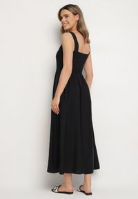 Born2be - Czarna Wiskozowa Sukienka o Rozkloszowanym Kroju z Kwadratowym Dekoltem Avmila. Typ kołnierza: dekolt kwadratowy. Kolor: czarny. Materiał: wiskoza. Styl: klasyczny #2