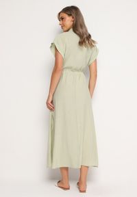 Born2be - Jasnozielona Wiskozowa Rozkloszowana Sukienka z Gumką w Talii Ozdobiona Guzikami Lemvia. Okazja: na spotkanie biznesowe. Kolor: zielony. Materiał: wiskoza. Wzór: aplikacja. Sezon: lato. Typ sukienki: sportowe, rozkloszowane. Styl: klasyczny, elegancki, sportowy, biznesowy #5