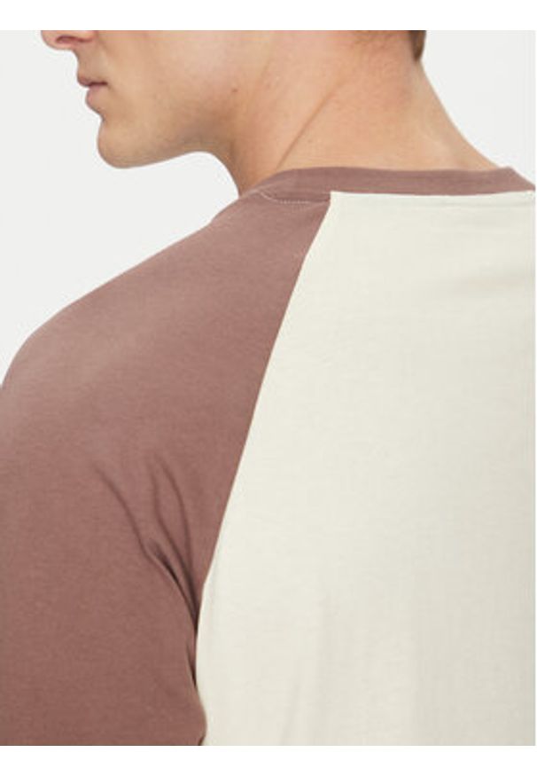 Jack & Jones Longsleeve Boston 12272977 Brązowy Relaxed Fit. Kolor: brązowy. Materiał: bawełna. Długość rękawa: długi rękaw