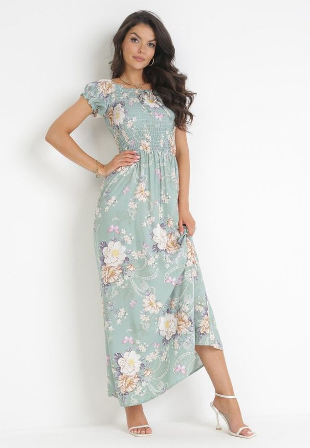 Born2be - Jasnozielona Sukienka Maxi w Kwiaty z Ozdobnym Wiązaniem przy Dekolcie i Krótkimi Rękawami Paninthe. Kolor: zielony. Materiał: tkanina. Długość rękawa: krótki rękaw. Wzór: kwiaty. Długość: maxi