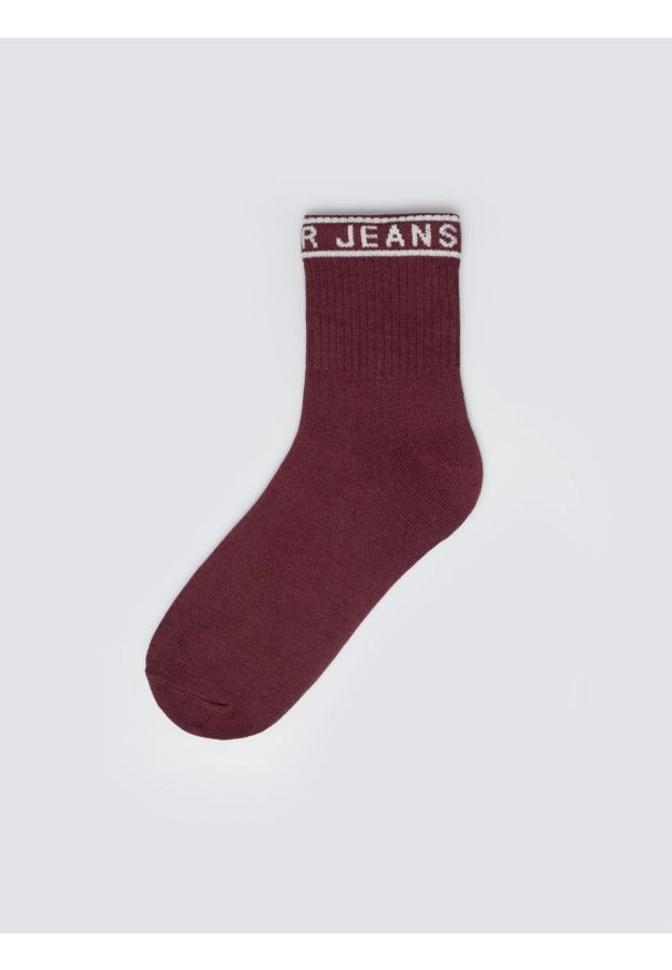 Big-Star - Skarpety damskie długie bordowe Bordi 604. Kolor: czerwony. Materiał: poliamid, bawełna, jeans, elastan. Wzór: napisy