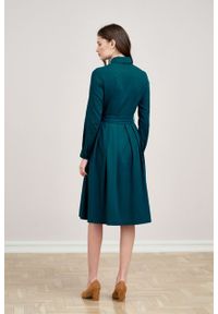 Marie Zélie - Sukienka Leandra ciemna zieleń. Typ kołnierza: kokarda. Materiał: bawełna, wiskoza, tkanina, materiał. Długość rękawa: długi rękaw #10