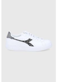 Diadora Buty kolor biały. Nosek buta: okrągły. Zapięcie: sznurówki. Kolor: biały. Materiał: guma