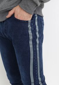 Born2be - Granatowe Spodnie Joggery Pisirise. Kolor: niebieski. Materiał: jeans, dresówka. Długość: długie. Wzór: aplikacja #5