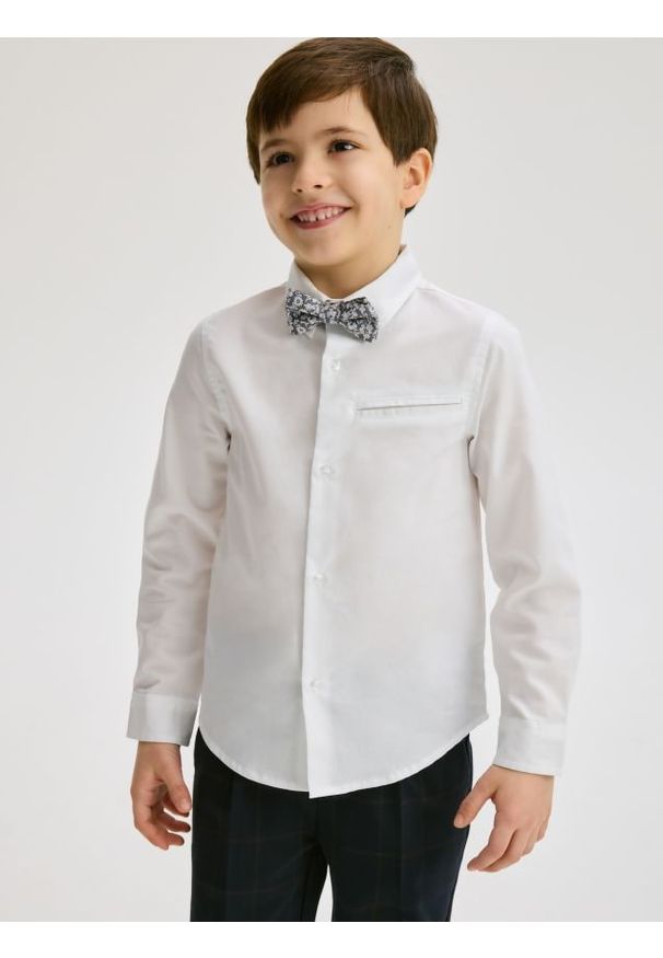 Reserved - Elegancka koszula z muchą - biały. Kolor: biały. Materiał: tkanina, bawełna. Styl: elegancki