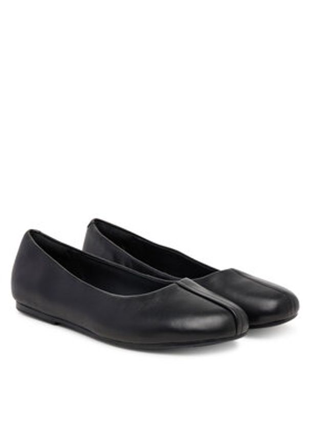 Clarks Baleriny Livia Lily 26183054 Czarny. Kolor: czarny. Materiał: skóra