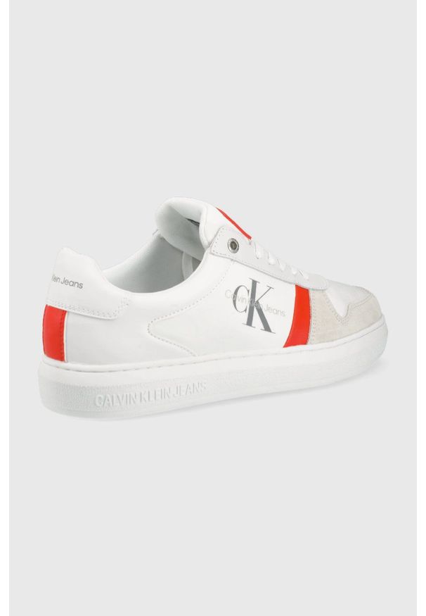 Calvin Klein Jeans sneakersy kolor biały. Nosek buta: okrągły. Zapięcie: sznurówki. Kolor: biały. Materiał: guma