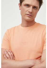 Guess t-shirt bawełniany kolor pomarańczowy z aplikacją. Kolor: pomarańczowy. Materiał: bawełna. Wzór: aplikacja. Styl: klasyczny