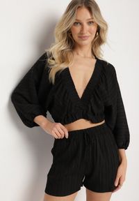 Born2be - Czarny Komplet Bluzka z Rękawami Typu Nietoperz i Głębokim Dekoltem Szorty z Gumką w Talii Femvia. Kolor: czarny. Materiał: tkanina